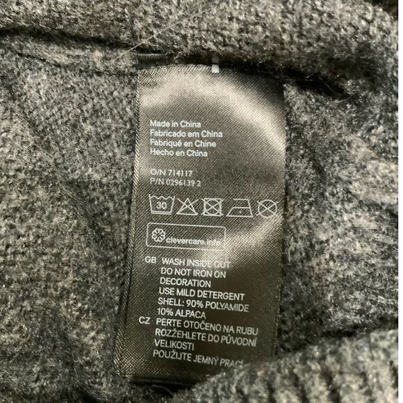 H&M Penguin Graphic  Sequin Sweater Womens Size Small Crew Neck Long Sleeve Gray - Picture 8 of 8